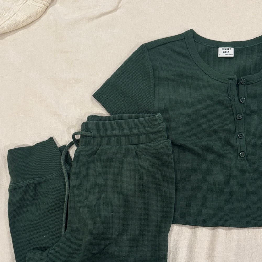 Aritzia Dark Green set